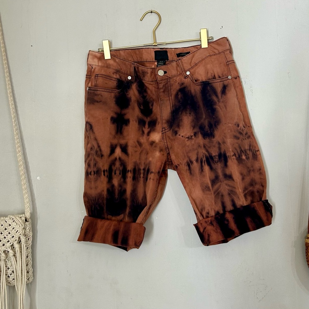 cuffed tie dye slim fit cutoff shorts